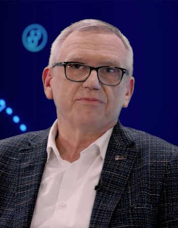 Централизованная лаборатория может проводить исследование, но хранение информации и ее обработка может проводиться в совершенно других учреждениях. Например, в Москве есть очень хороший радиологический центр, куда стекаются все данные компьютерной томографии города, большинство рентгенологических снимков. И там проводится анализ результатов обследований, анализ цифровой информации.