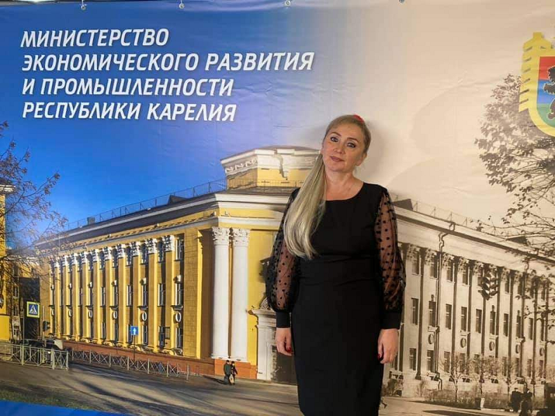 Гостей принимали Министр экономического развития и промышленности Республики Карелия Ермолаев Олег Александрович и Игнатенкова Елена Владимировна — заместитель министра, начальник управления административной реформы, лицензирования и регулирования контрактной системы в сфере закупок. ЭТП ГПБ представлял Чернов Роман Вячеславович — заместитель управляющего директора.