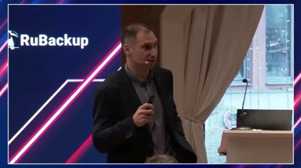 Astra Linux Speсial Edition 1.7: ключевые изменения и возможности. Евгений Векшин, директор по продуктам ГК «Астра», осветил тему «Astra Linux Speсial Edition 1.7: ключевые изменения и возможности».Разработчики приняли волевое решение и изменили стек продуктов под общим названием Astra Linux Speсial Edition, внутри него реализовали продукты под разную программно-аппаратную архитектуру.Названия городов-героев остались на уровне защищенности системы.Так, «Орел» - это базовый режим защищенности, именно на него совершен переход в рамках Astra Linux Speсial Edition 1.7.«Смоленск» – максимально защищенный режим, обеспечивающий гостайну. Промежуточный режим защищенности – «Воронеж» – это операционная система для аттестации ГИС первого класса.Такое разделение обеспечит позиционирование продукта на рынке и упростит его позиционирование для самой ГК «Астра» и ее партнеров. При этом даже в базовом «Орле» остается максимум функций защищенности и Astra Linux Speсial Edition остается самой безопасной операционной системой на российском рынке. Помимо стандартных функций безопасности компания продолжает развивать свои СЗИ. Евгений Векшин, Astra Linux Speсial Edition 1.7, Купить ОС Astra Linux, Купить Astra Linux Special Edition, Купить Rubackup, Купить Средство виртуализации «БРЕСТ»