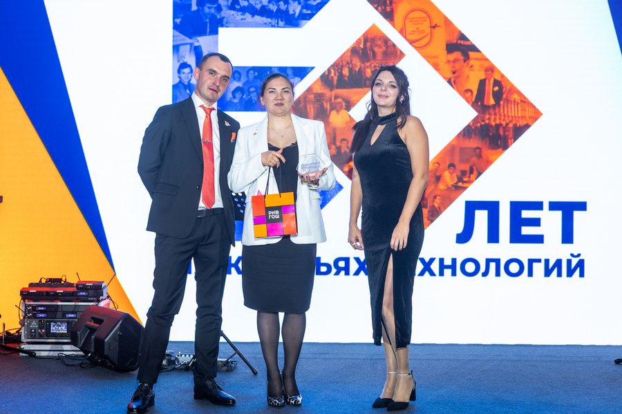 Глеб Валентинович Головченко, генеральный директор «РИВЦ-Пулково», Евгения Крынина, коммерческий директор «Базальт СПО»
